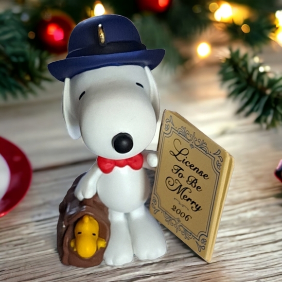 Hallmark Series Keepsake Edition Peanuts The Legal Beagle Ornament (2006) - Picture 3 of 8
